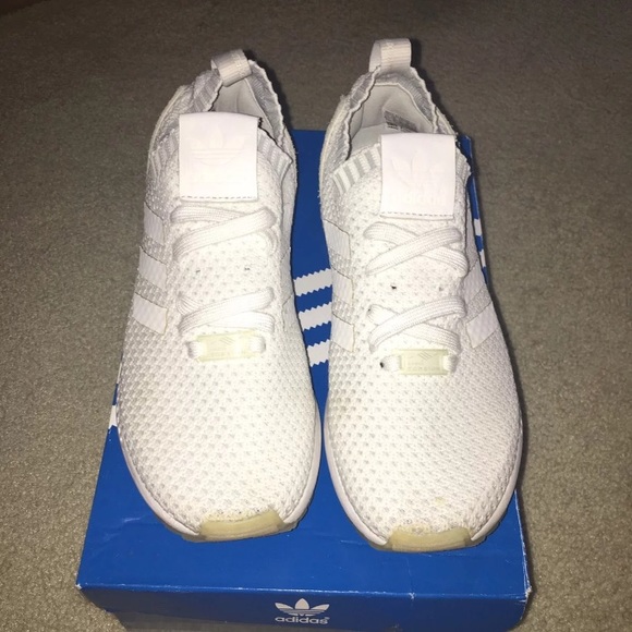 Price is firm  Boys Adidas Size 6.5Y - Picture 1 of 4